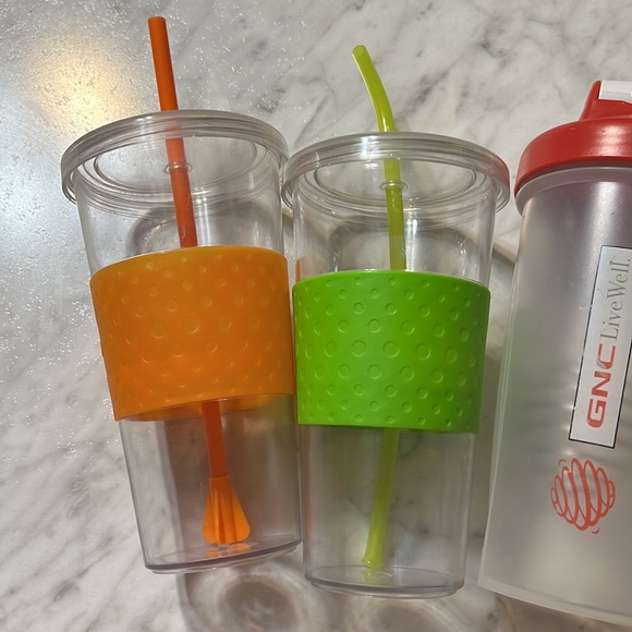 Plastic Cup Bundle - Picture 2 of 6